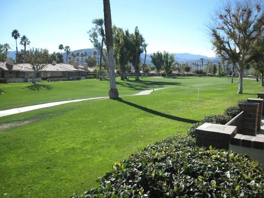 Private Country Club Condo On Awesome Golf Course! Palm Desert Exterior foto